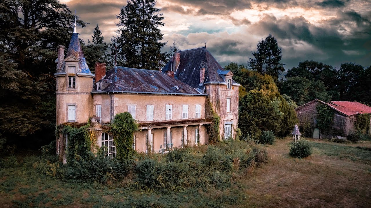 ABANDONED 1600’s Mansion With EVERYTHING Left Inside ~ Frozen In Time