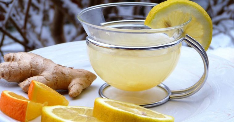 água com gengibre e limão