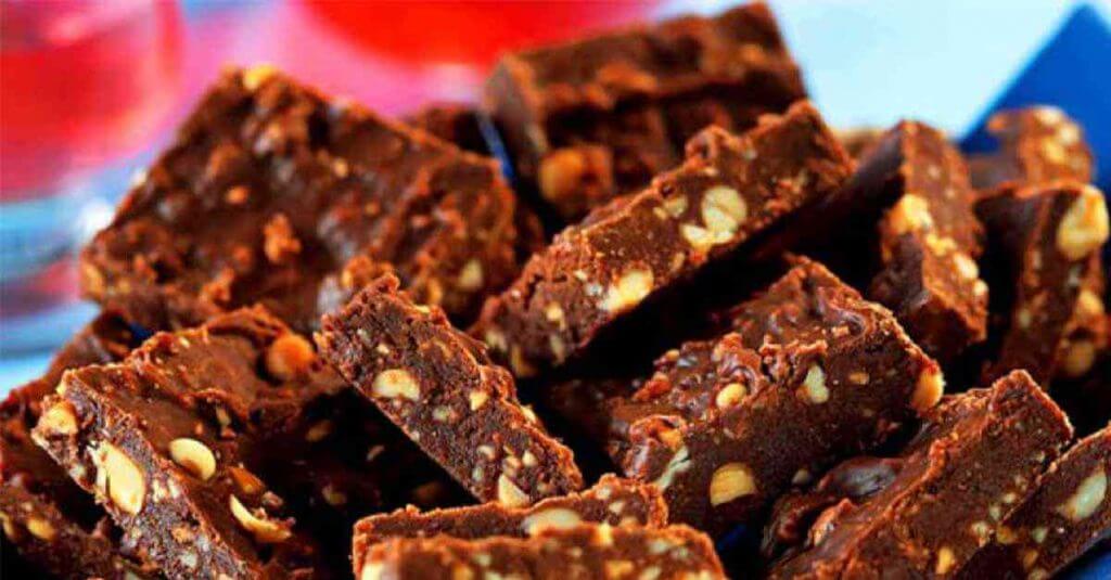 7 Quadradinho de amendoim com chocolate