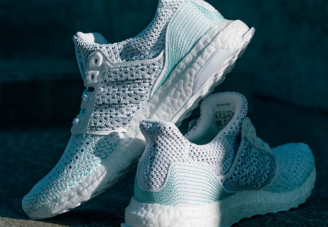 Adidas vende milhões de tênis feitos com plástico retirado do oceano modelo branco