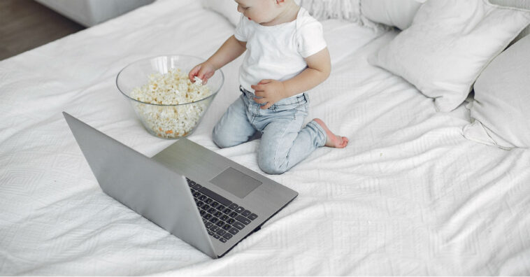 Bebê morre depois de engasgar com pipoca e ficar com o milho no pulmão