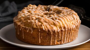 Bolo de nozes com doce de leite