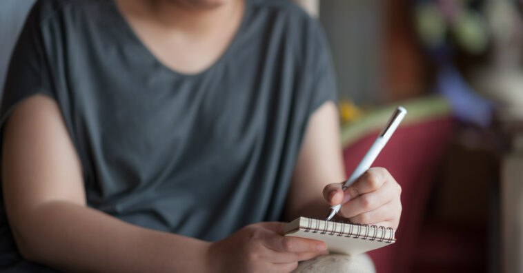 Canhotos têm menos chance de ter mal de Parkinson