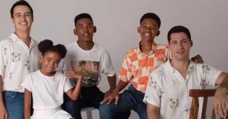 Casal adota 3 irmãos