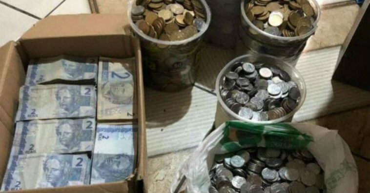 Casal compra carro e casa própria com moedas e notas de R$ 2