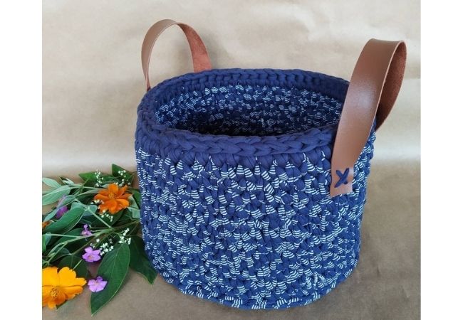 cesto de crochê azul