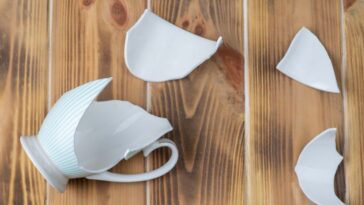 Como colar louça de porcelana que quebrou