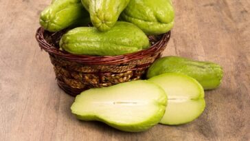 Como descascar chuchu sem ficar com as mãos colando