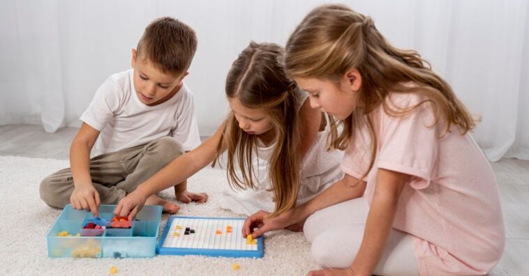 Como ensinar os filhos a dividir