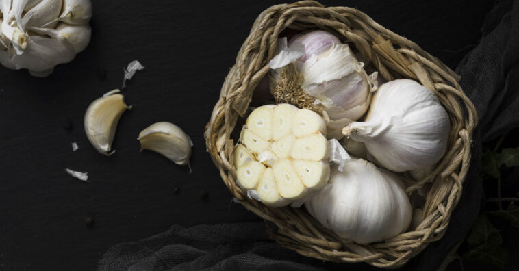 Como fazer conserva de alho e vinagre de maçã para imunidade