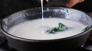 Como ferver leite sem transbordar