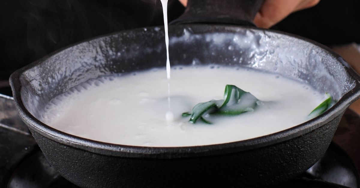 Como ferver leite sem transbordar