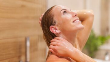 Como lavar o cabelo sem usar shampoo