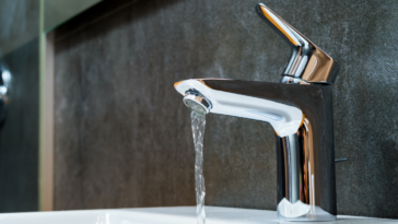 Como melhorar a pressão do chuveiro e torneiras