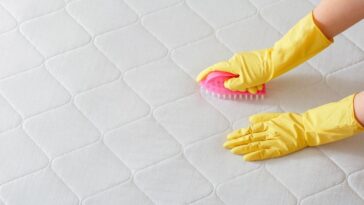 Como remover mancha de xixi do colchão