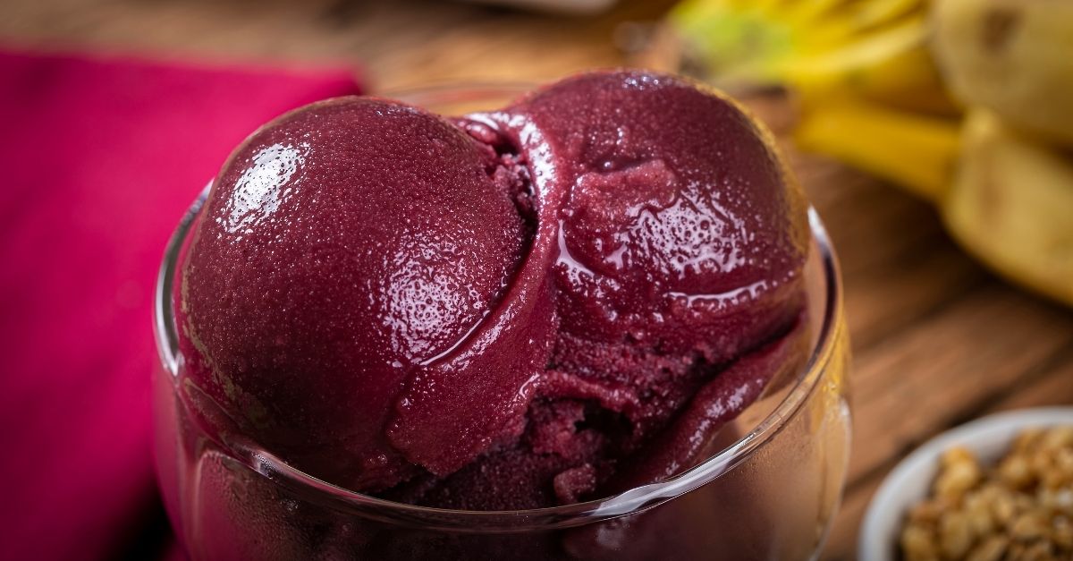 Como tirar mancha de açaí