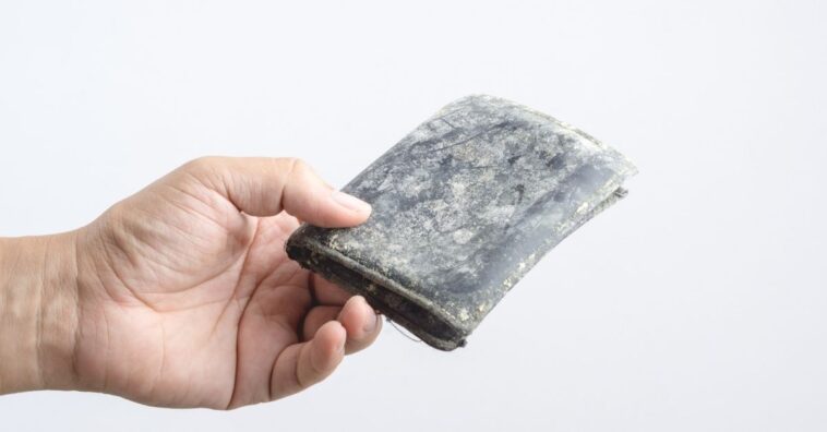 Como tirar mofo de couro