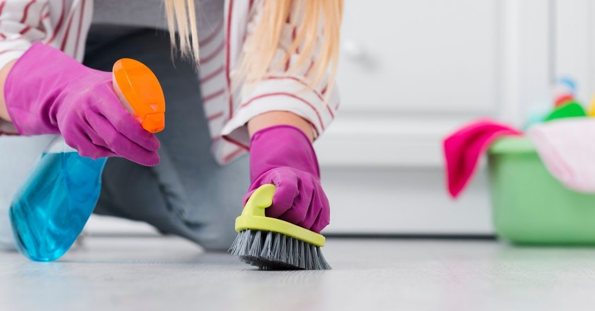 Como tirar riscos de piso de cerâmica