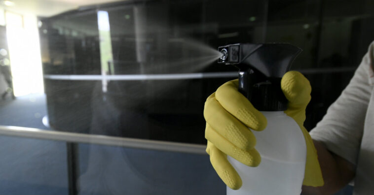 Como usar água sanitária do jeito certo