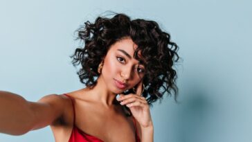 Cortes em camadas para cabelo cacheado