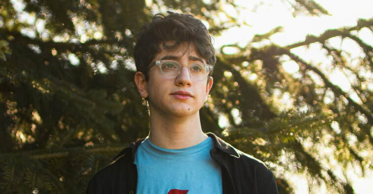 Criador de site sobre covid, adolescente recusa oferta de R$ 46 milhões para vendê-lo