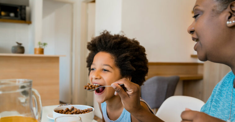 Crianças que crescem com os avós são mais felizes