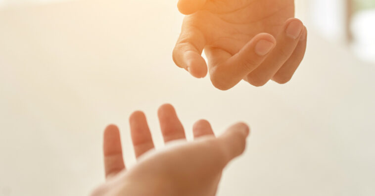 Depois de perder marido com covid, mulher transforma luto em ajuda a quem precisa