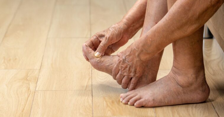Doenças nos pés de idosos