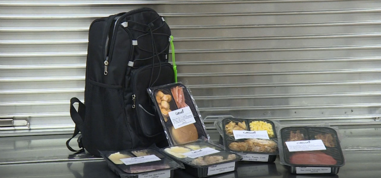 Escola congela merenda não servida e doa para alunos carentes conheça