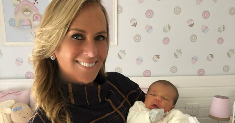 Eterna garota de Ipanema, Helô Pinheiro transborda energia aos 74 anos