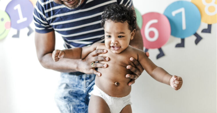 Exercícios simples para ajudar seu bebê a começar a andar
