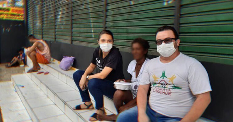 Grupo se organiza e doa quase 3.500 refeições para quem tem fome