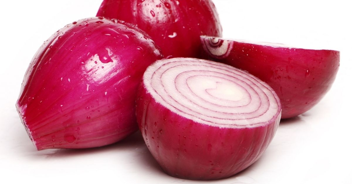 Guardar cebola cortada é perigoso