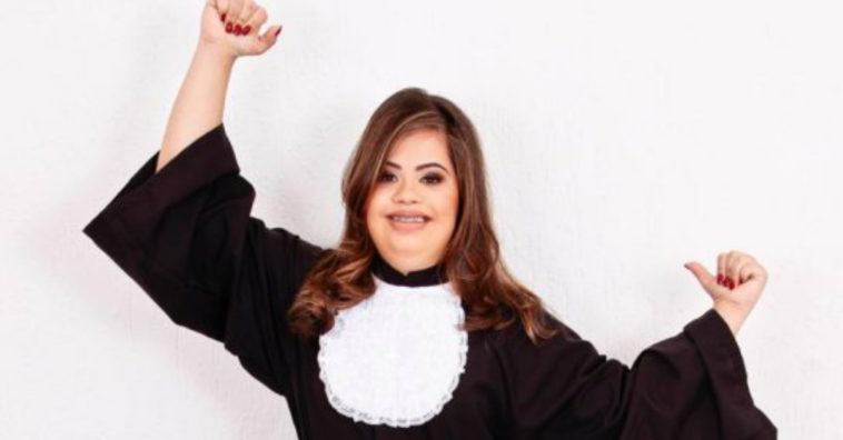 Jovem com Down está terminando a faculdade