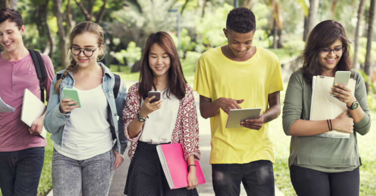 Jovens agora apresentam problemas na coluna que só eram comuns em idosos