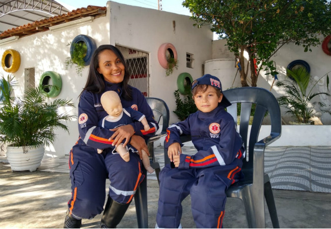 Menino de 7 anos salva primo engasgado história