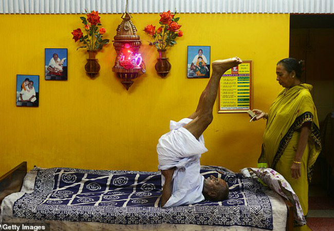 Monge indiano pode ser a pessoa mais velha do mundo ioga