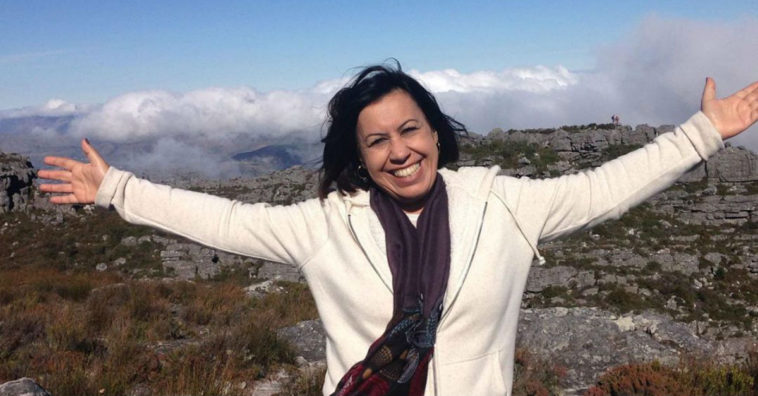 Mulher com câncer incurável aproveita a vida ao máximo