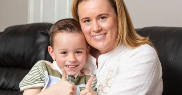 Mulher descobre câncer de mama depois de filho recusar amamentação