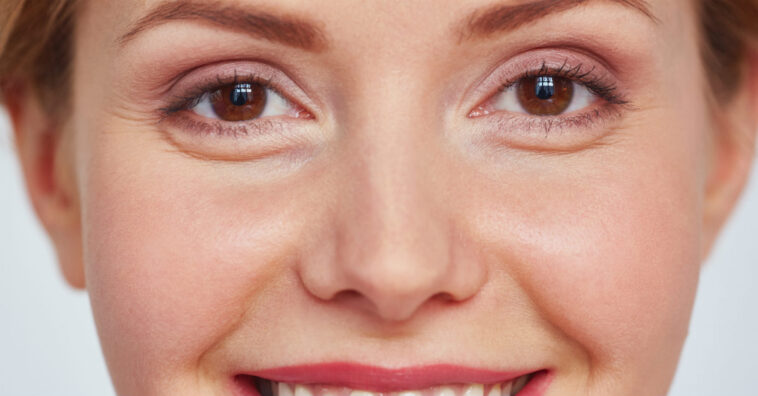 Mulheres com olhos castanhos aparentam ser mais confiáveis e sentem mais dor