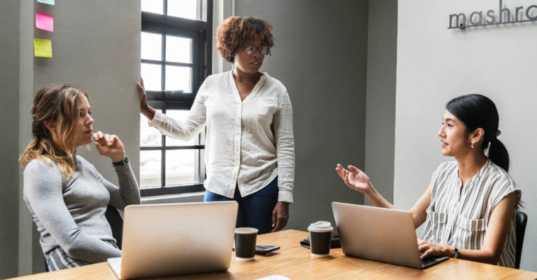 Mulheres pensam em pedir demissão 17 vezes ao ano