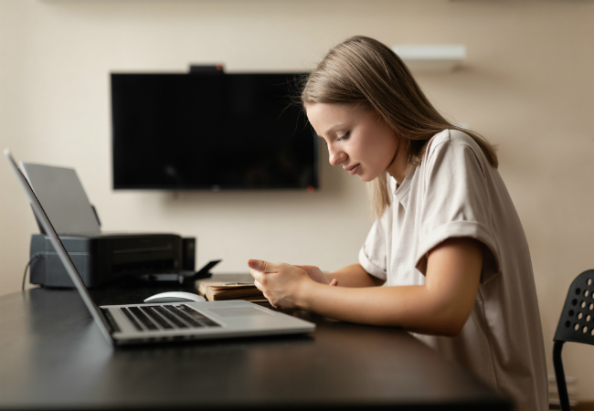 Mulheres são consideradas melhores programadoras, mas só se esconderem que são mulheres