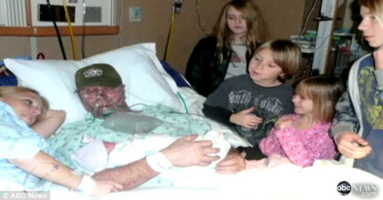 Mãe antecipa parto para que o pai conheça o filho antes de morrer