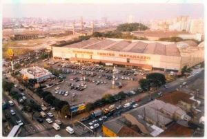 O Shopping Matarazzo com as suas feiras de malhas, a balada e a pista de patinação.