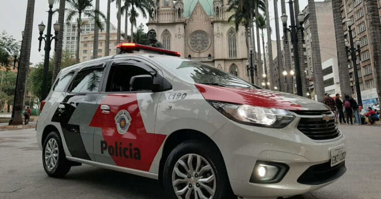 PMs salvam bebê engasgado com leite. Veja o vídeo