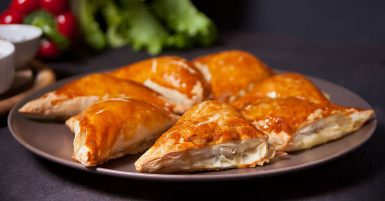 Pão recheado com frango e requeijão