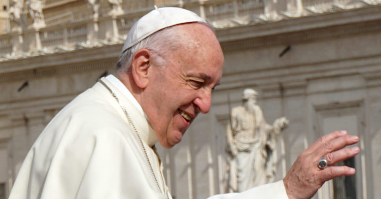 Papa Francisco reconhece milagre de padre mineiro