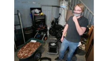 Patrão se revolta com pedido de demissão e paga o que devia com moedas de 1 centavo