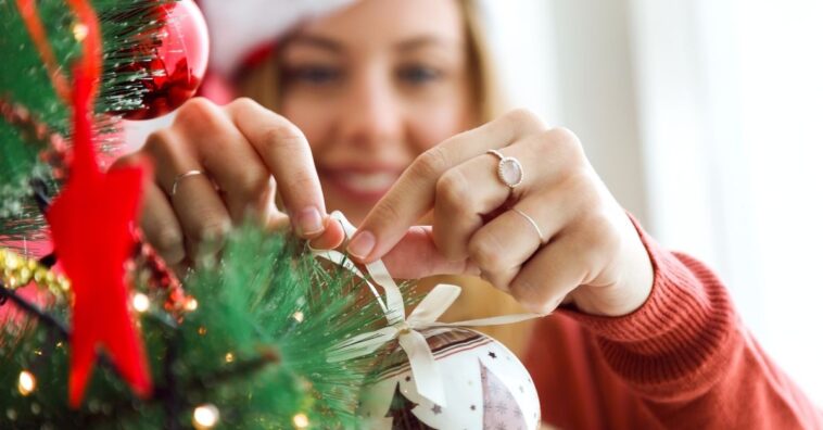 Pessoas que enfeitam a casa para o Natal são mais amigáveis