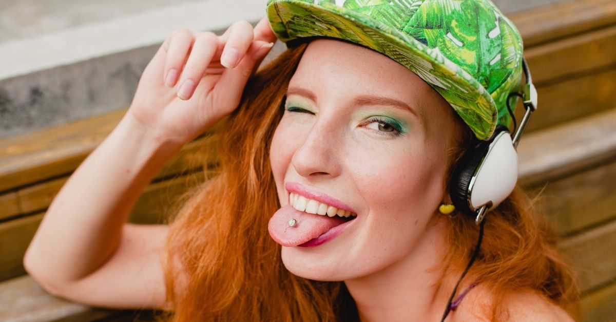 Piercing na ponta da língua